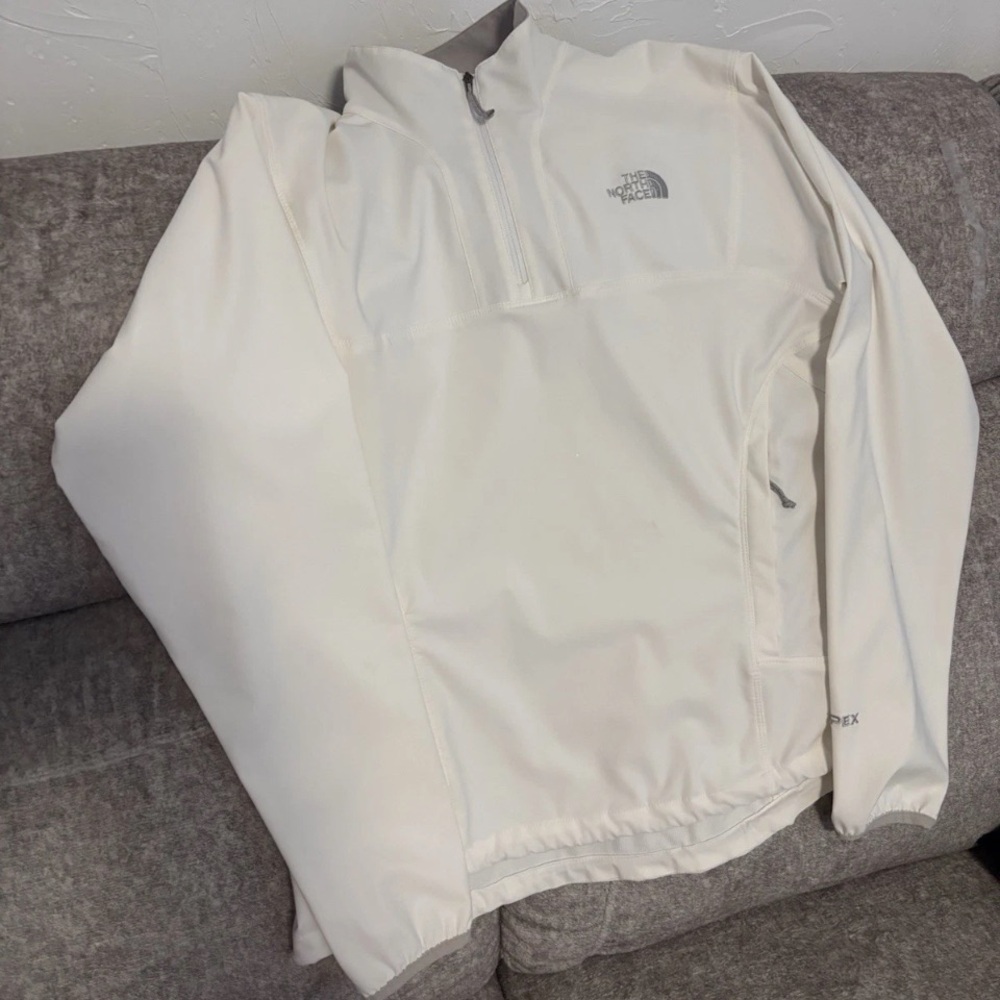 The North Face Apex Bionic softshell pullover (1/2-zip) color: White Size: L